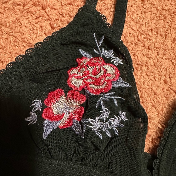 Women’s Bralette - Picture 5 of 10